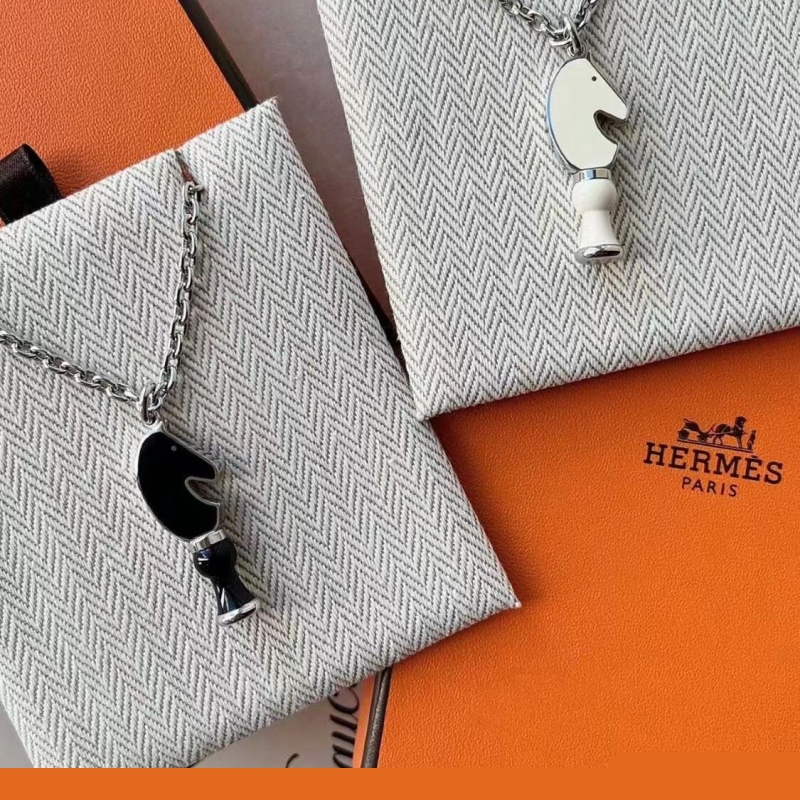 H**mes necklaces